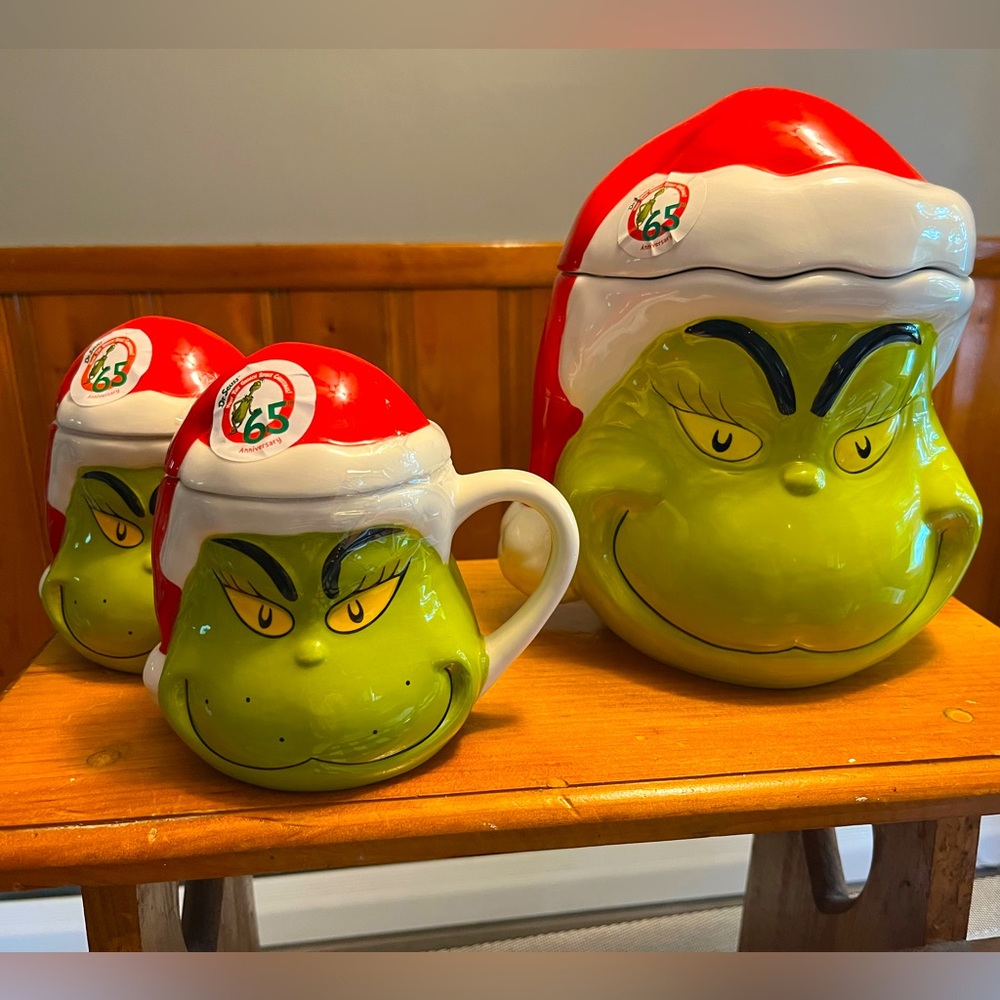 The Grinch Jar & matching mugs with toppers